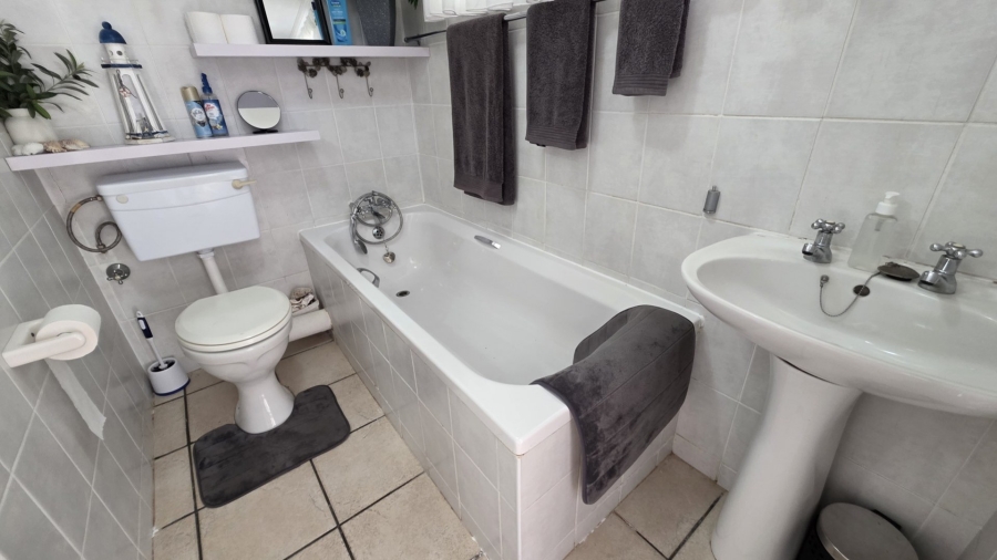 3 Bedroom Property for Sale in Twee Kuilen Western Cape